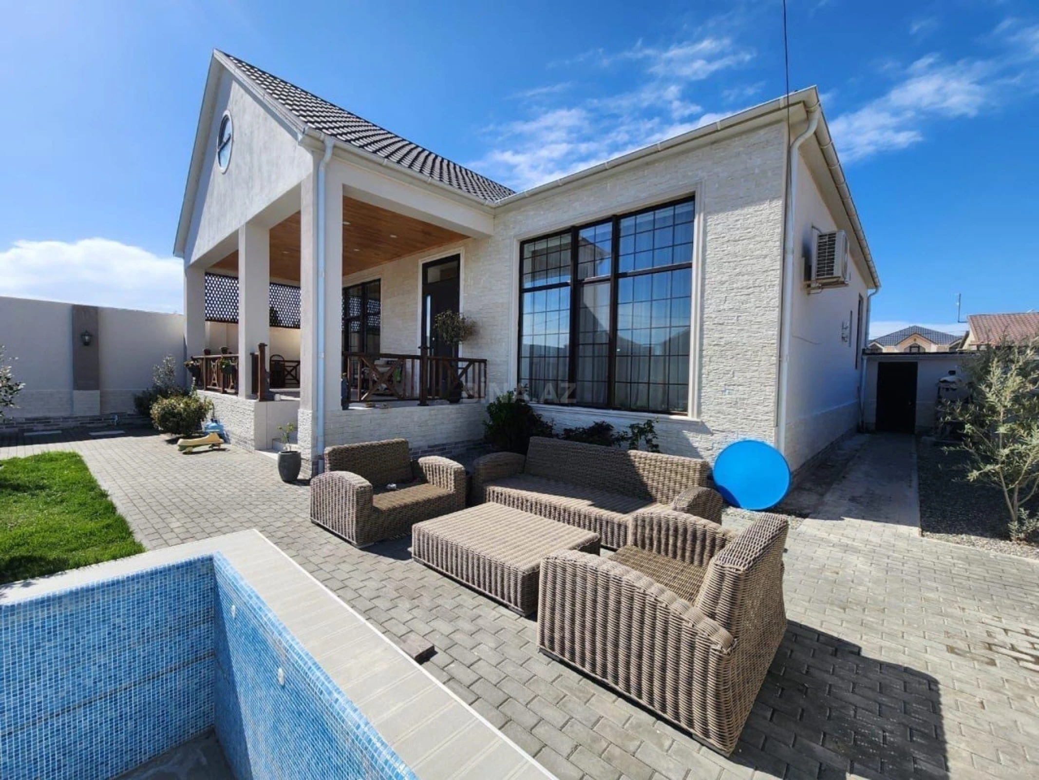 Kirayə verilir 4 otaqlı həyət evi 240 m²