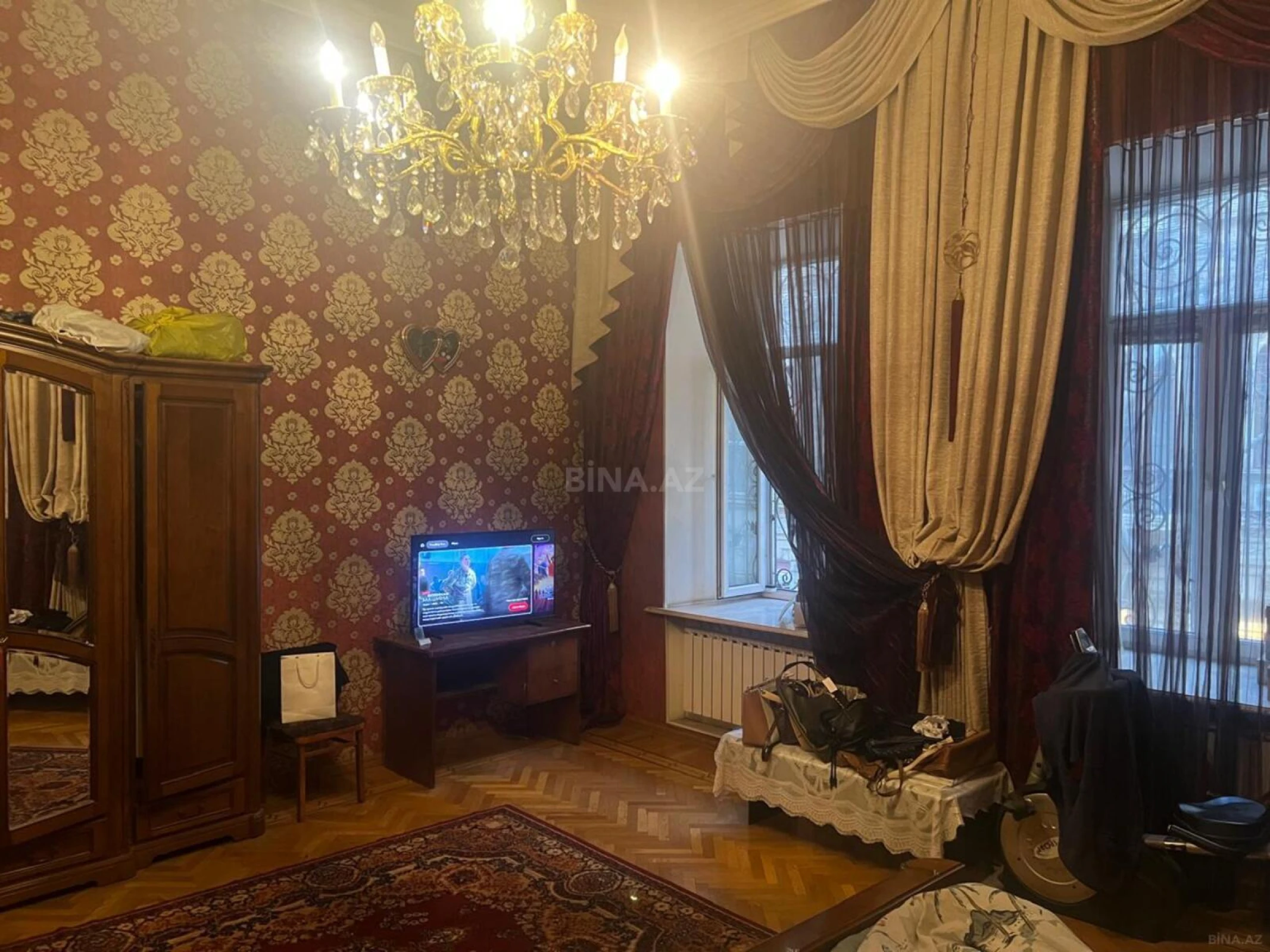 Satılır 9 otaqlı mənzil 350 m²