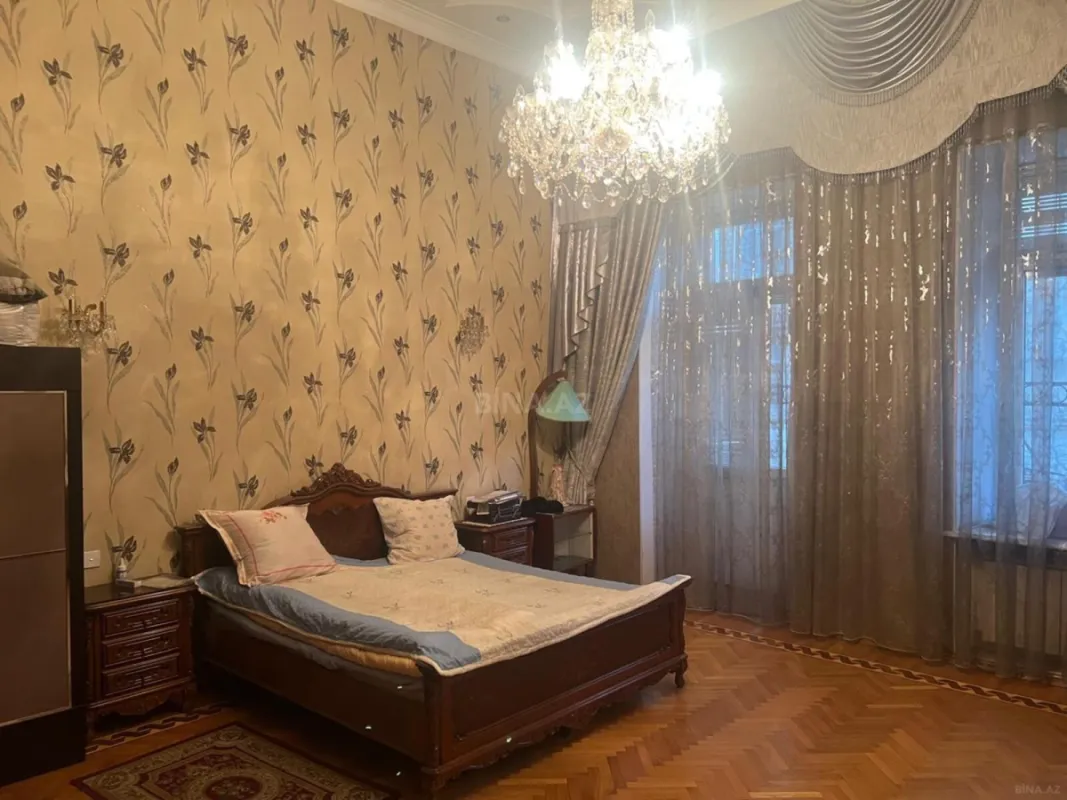 Satılır 9 otaqlı mənzil 350 m²