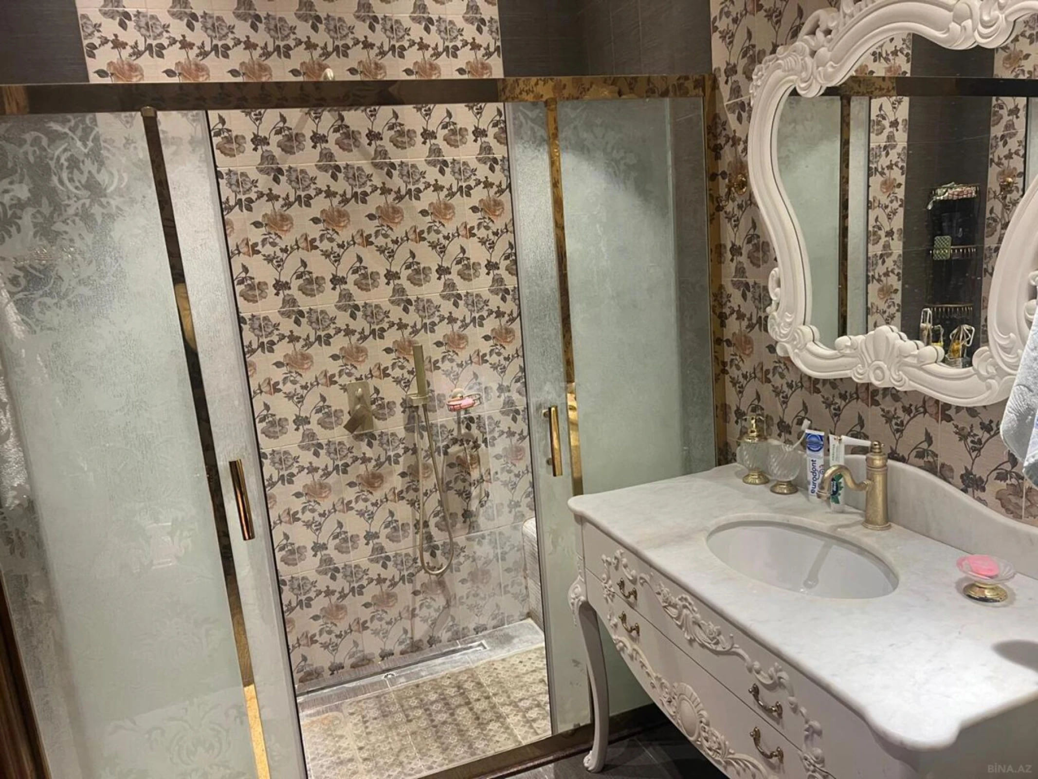 Satılır 9 otaqlı mənzil 350 m²