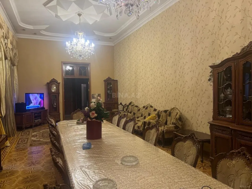 Satılır 9 otaqlı mənzil 350 m²