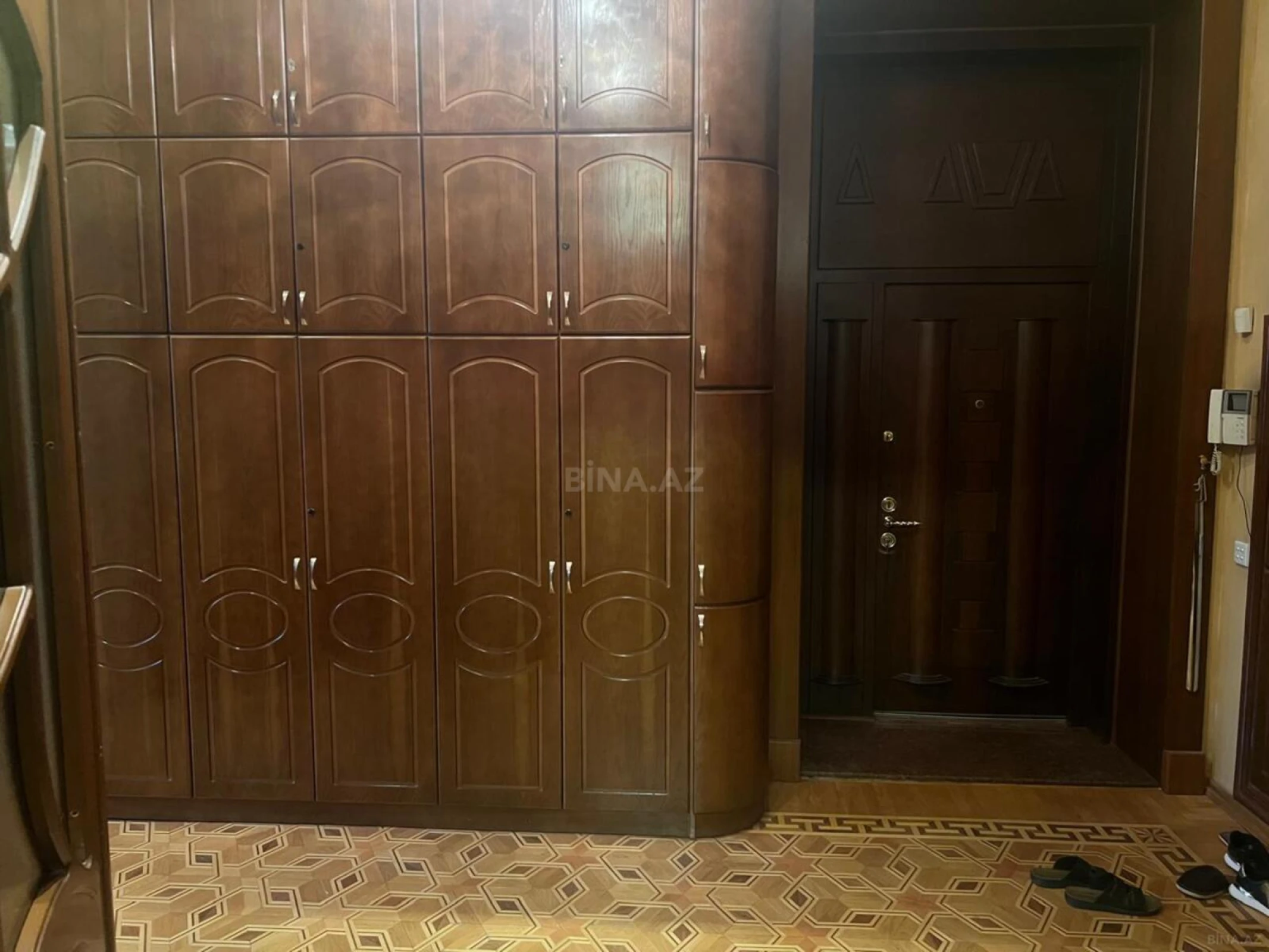 Satılır 9 otaqlı mənzil 350 m²