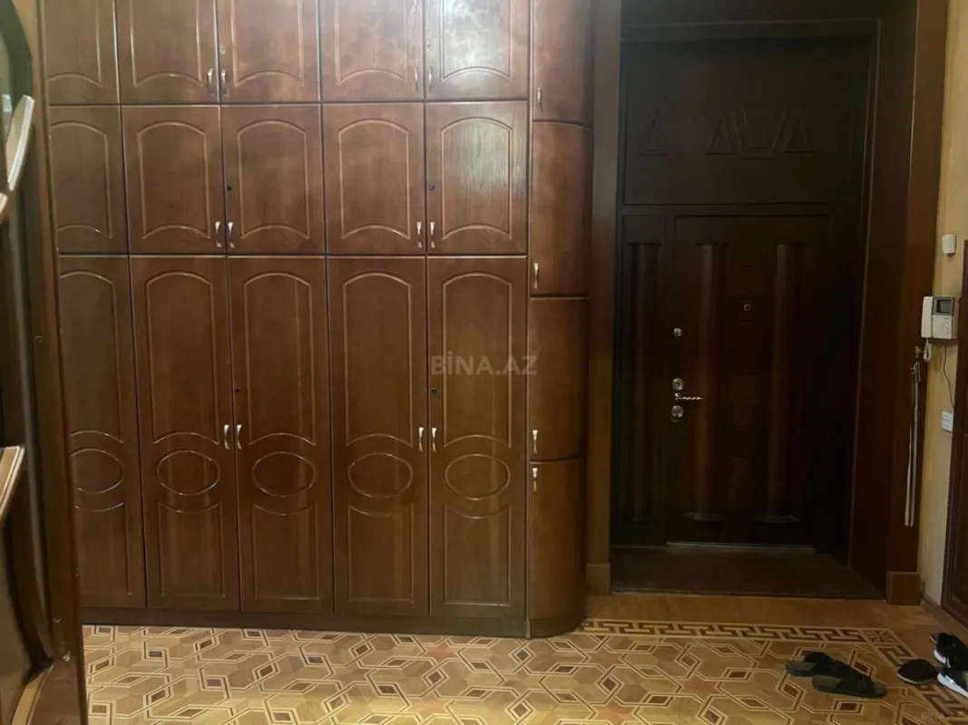 Satılır 9 otaqlı mənzil 350 m²