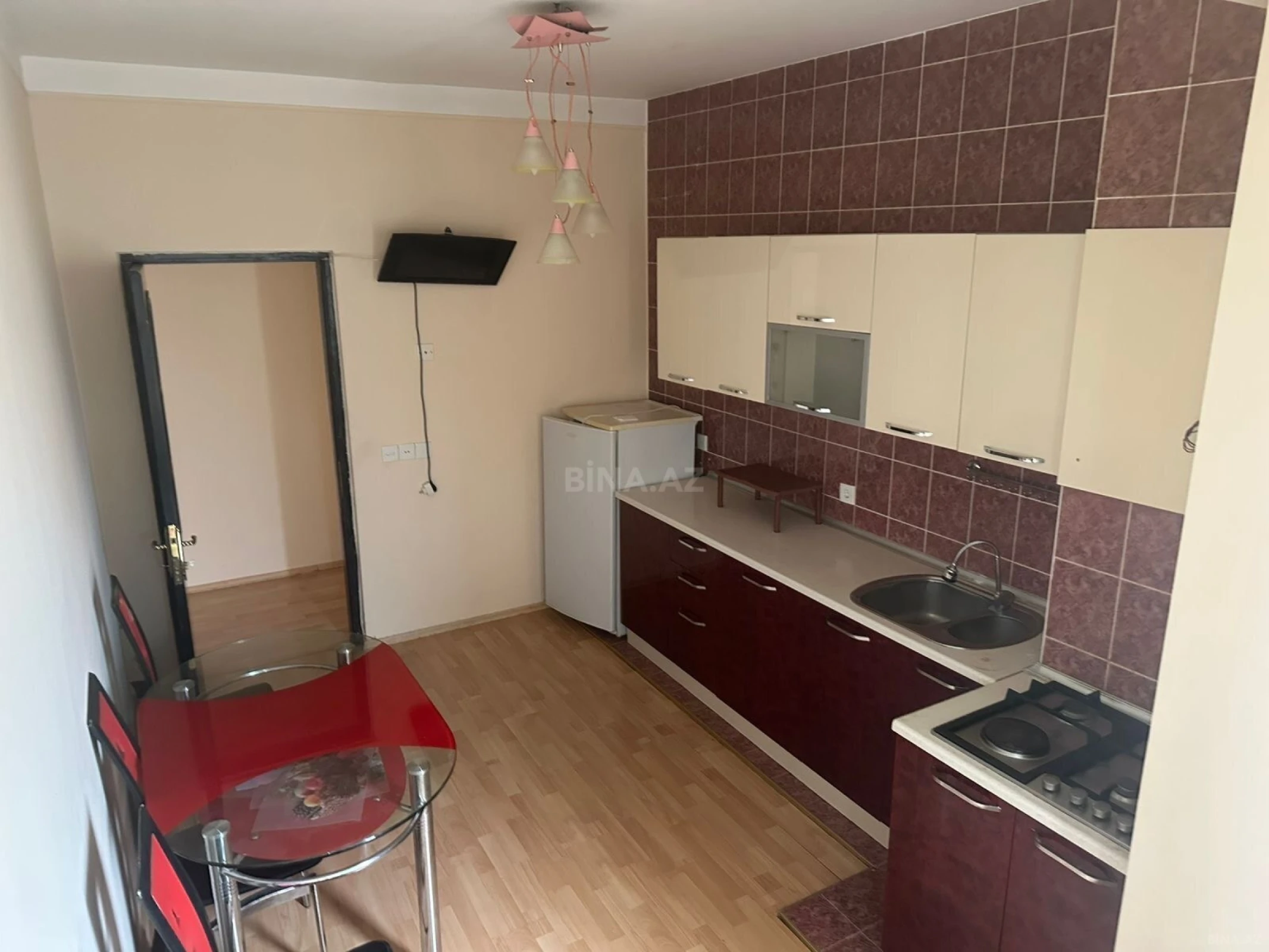 Kirayə verilir 2 otaqlı mənzil 80 m²