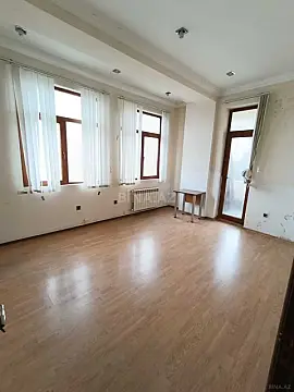 Satılır 4 otaqlı mənzil 124 m²
