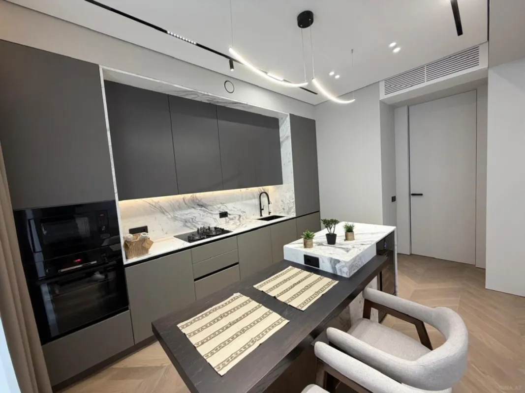 Kirayə verilir 3 otaqlı mənzil 140 m²