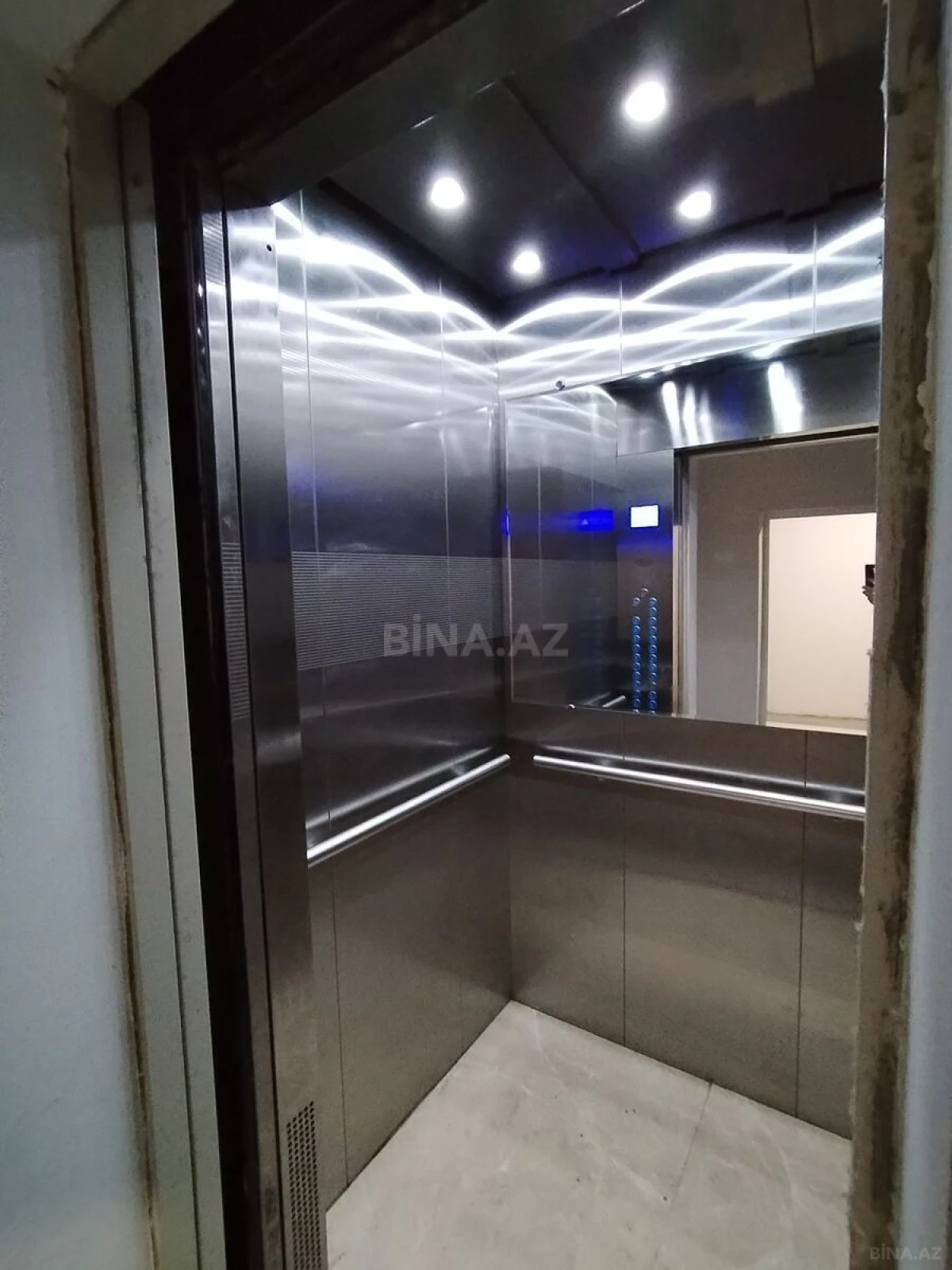 Kirayə verilir 3 otaqlı mənzil 140 m²