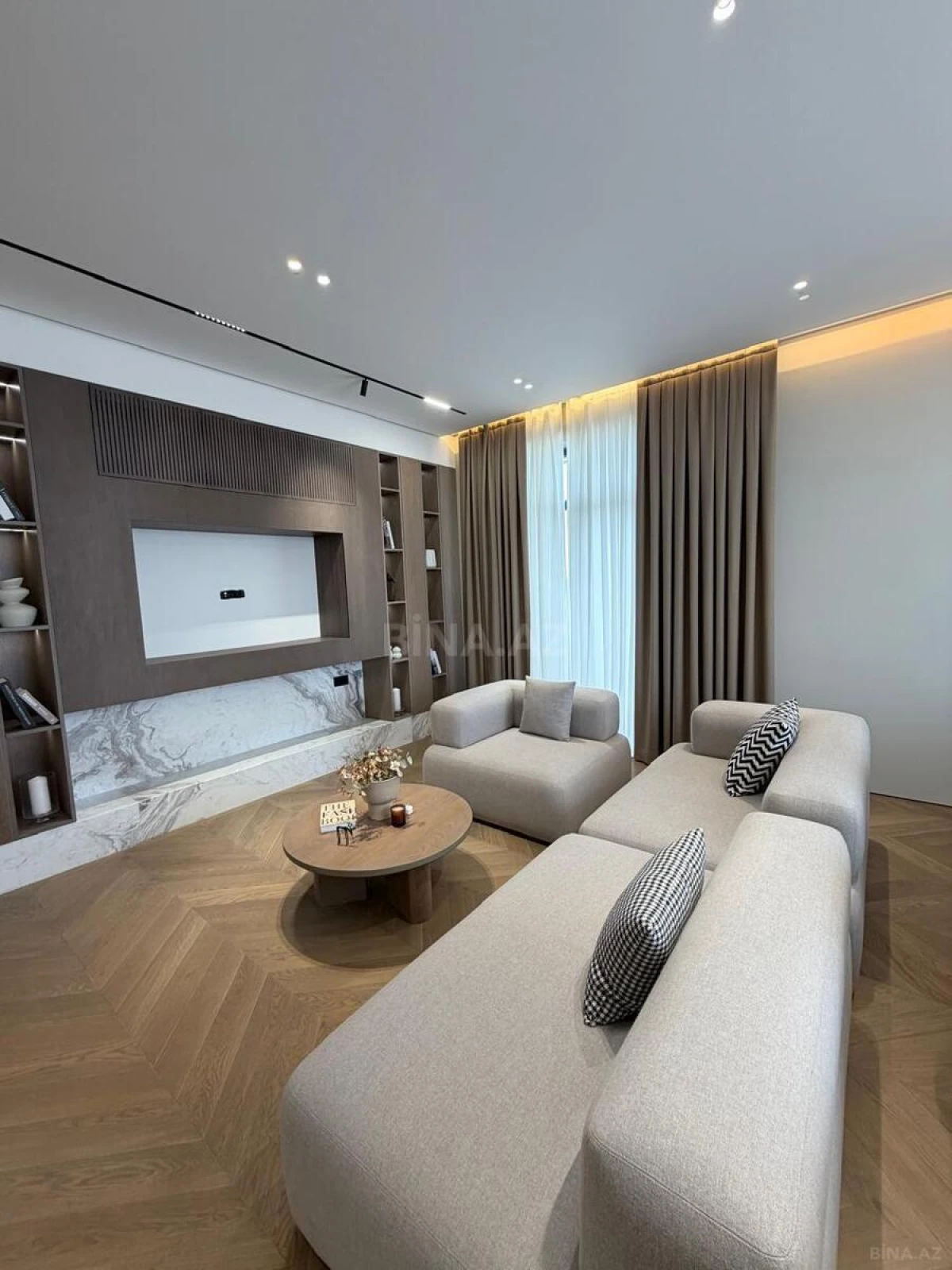 Kirayə verilir 3 otaqlı mənzil 140 m²
