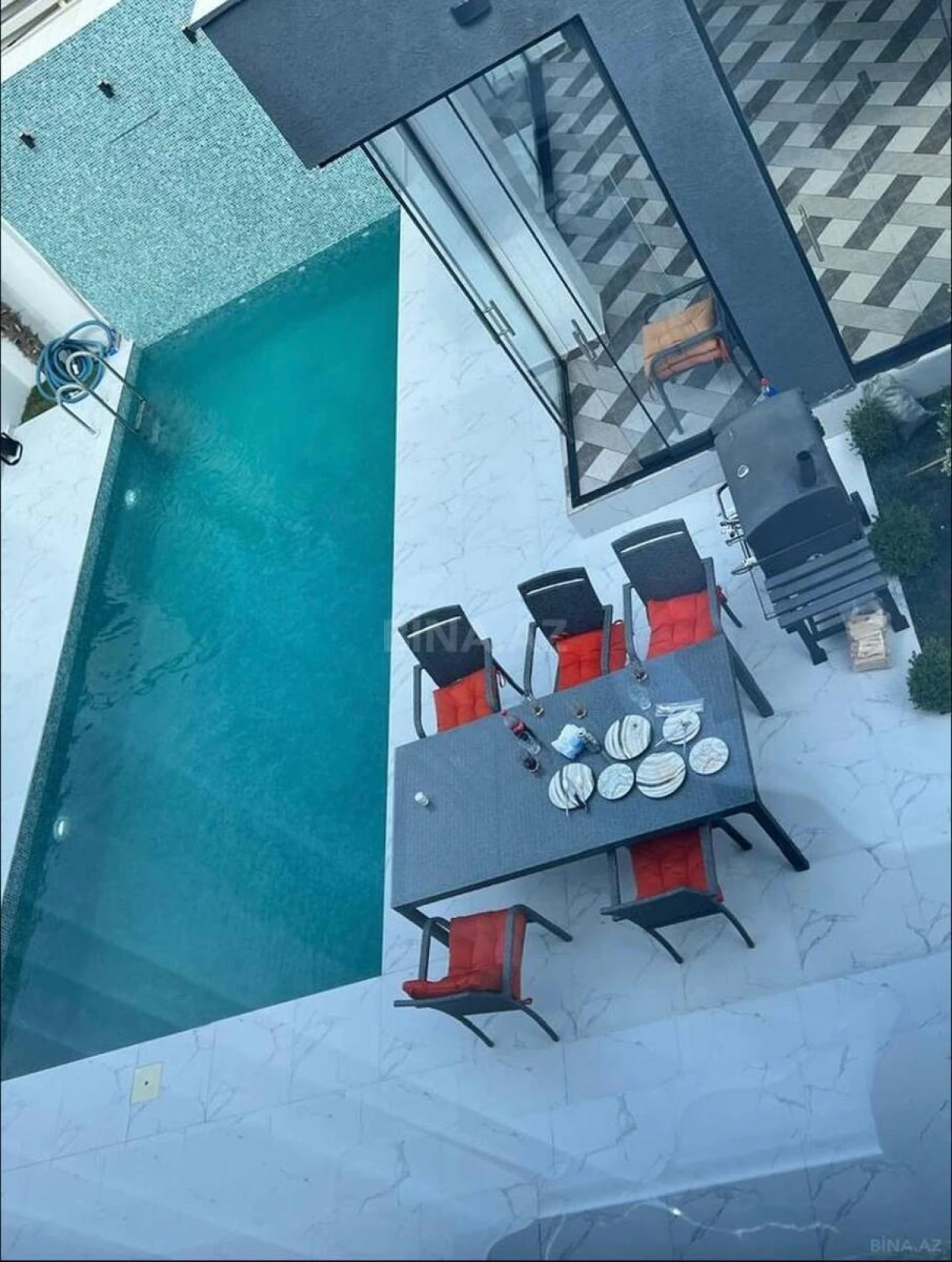 Kirayə verilir 4 otaqlı həyət evi 300 m²