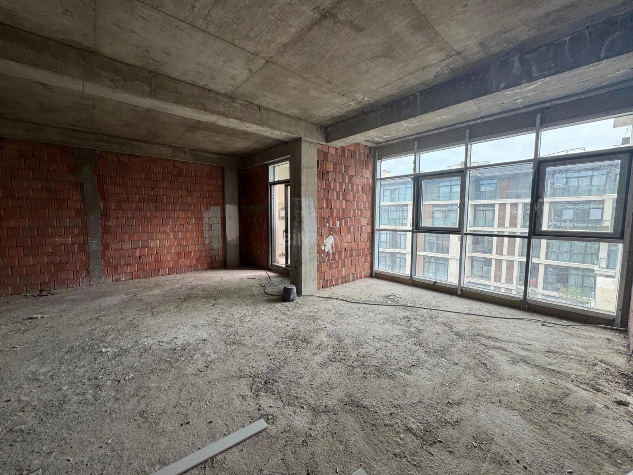 Satılır 2 otaqlı mənzil 72 m²