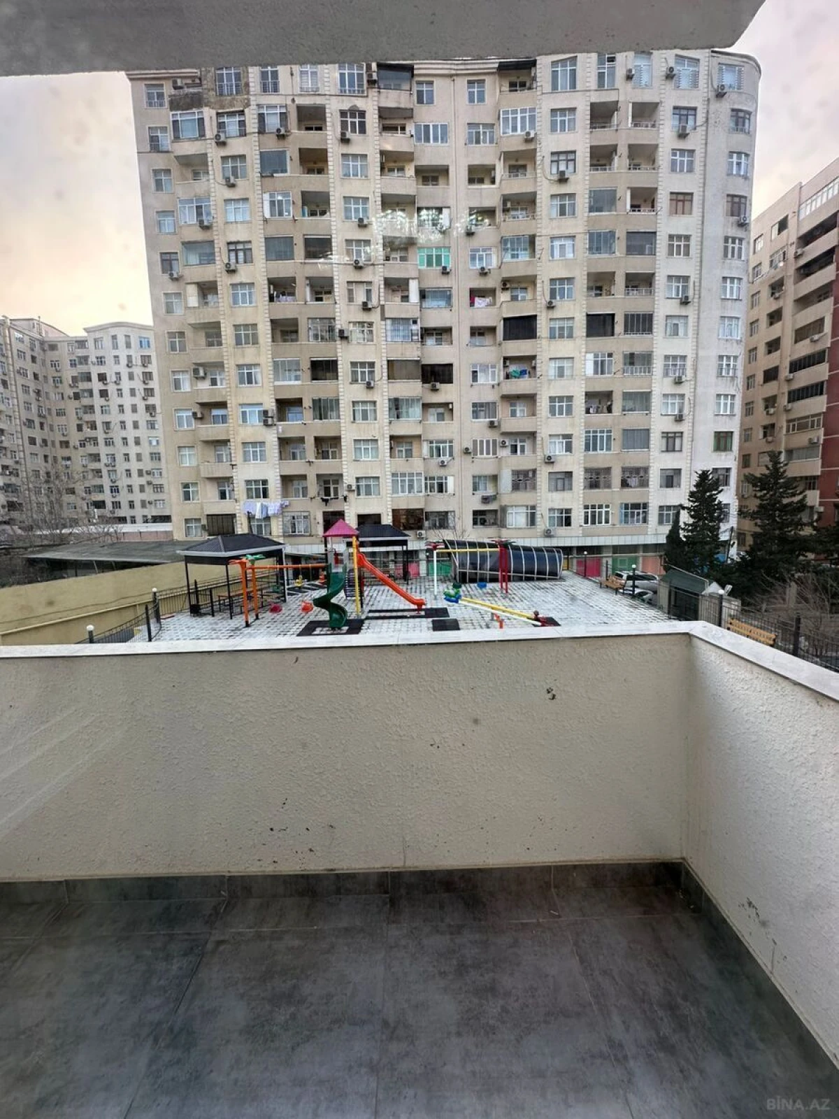 Satılır 3 otaqlı mənzil 120 m²