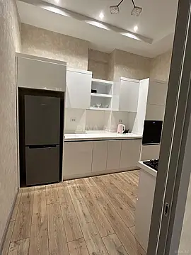 Kirayə verilir 2 otaqlı mənzil 100 m²