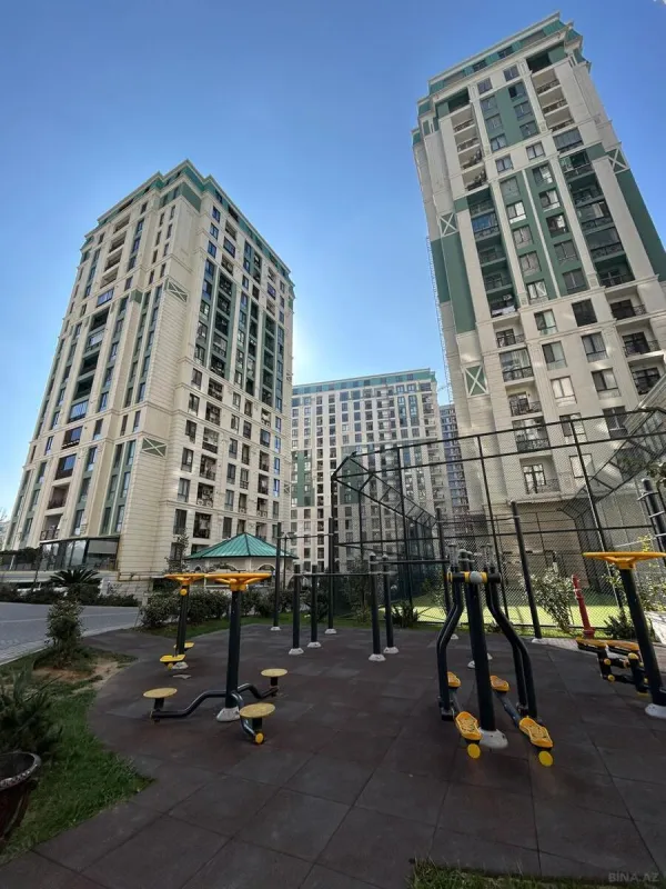 Satılır 4 otaqlı mənzil 219.6 m²