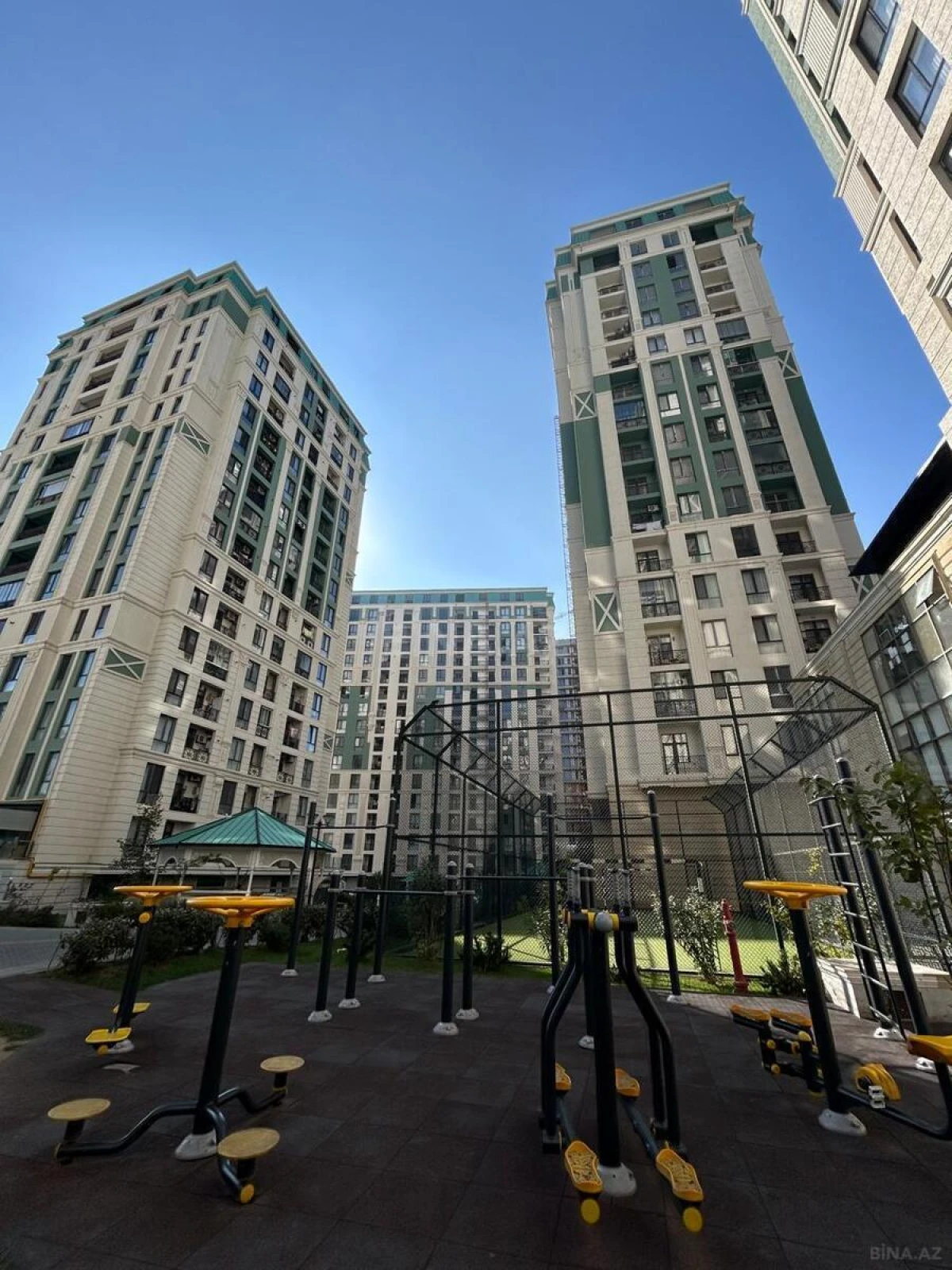 Satılır 4 otaqlı mənzil 219.6 m²