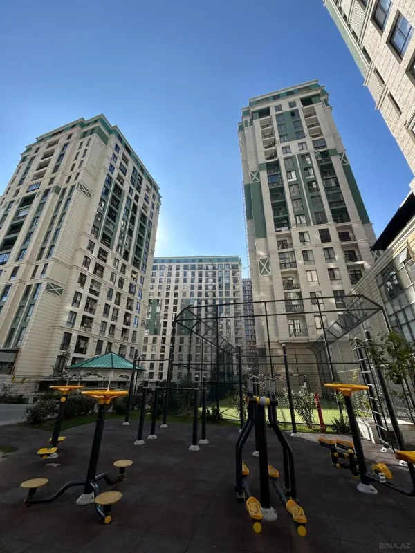 Satılır 4 otaqlı mənzil 219.6 m²