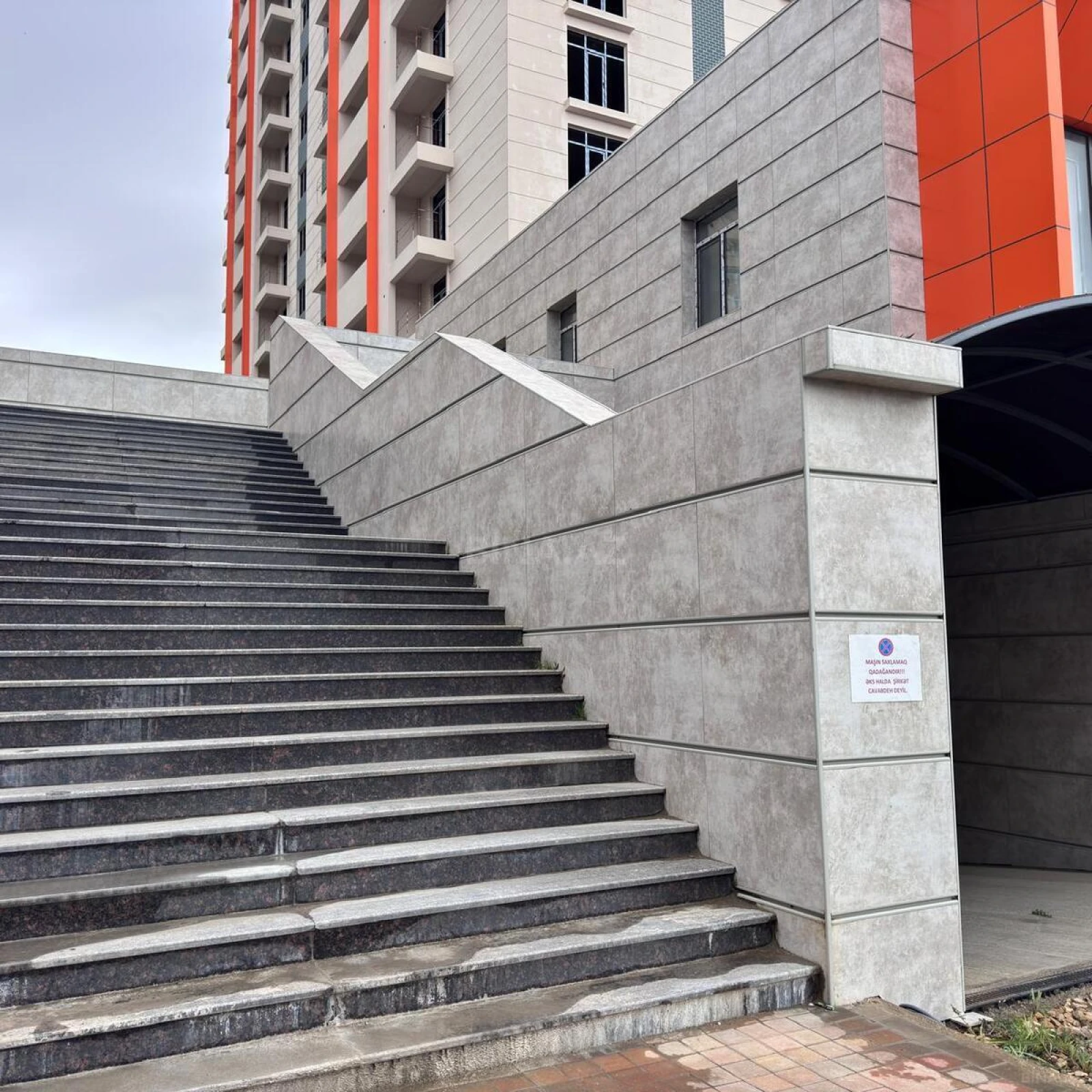 Satılır 2 otaqlı mənzil 87 m²