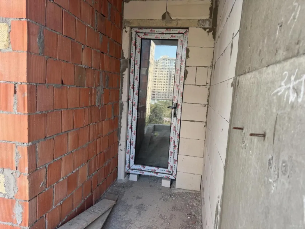 Satılır 2 otaqlı mənzil 87 m²