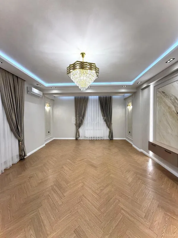 Satılır 3 otaqlı mənzil 132 m²