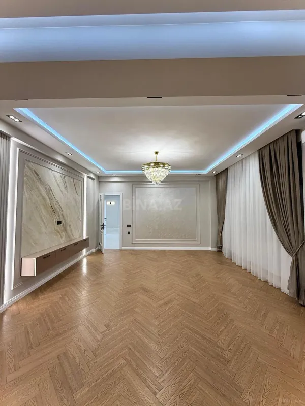 Satılır 3 otaqlı mənzil 132 m²