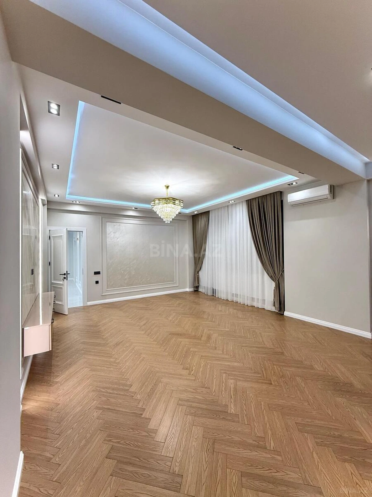 Satılır 3 otaqlı mənzil 132 m²