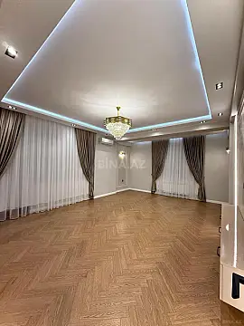 Satılır 3 otaqlı mənzil 132 m²