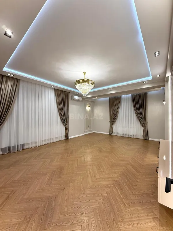 Satılır 3 otaqlı mənzil 132 m²