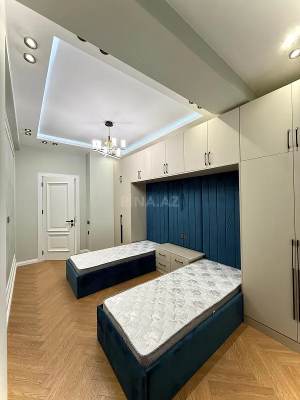 Satılır 3 otaqlı mənzil 132 m²