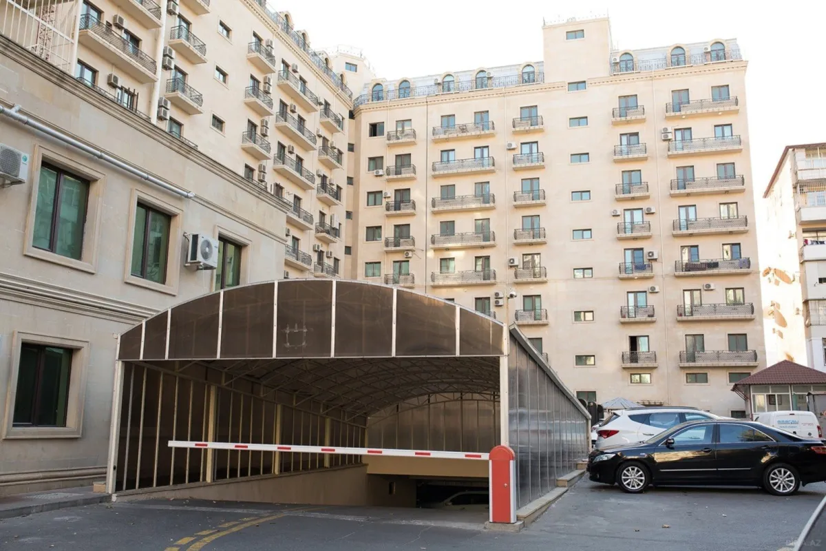 Satılır 6 otaqlı mənzil 280.5 m²