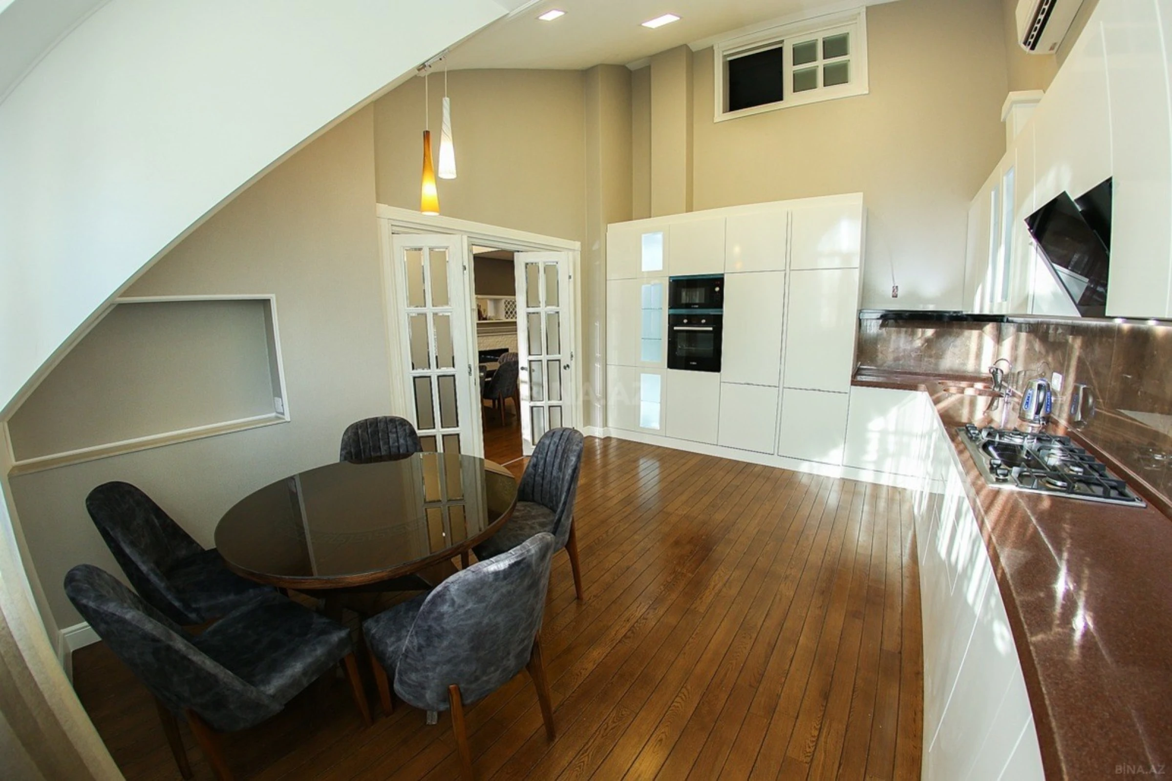 Satılır 6 otaqlı mənzil 280.5 m²