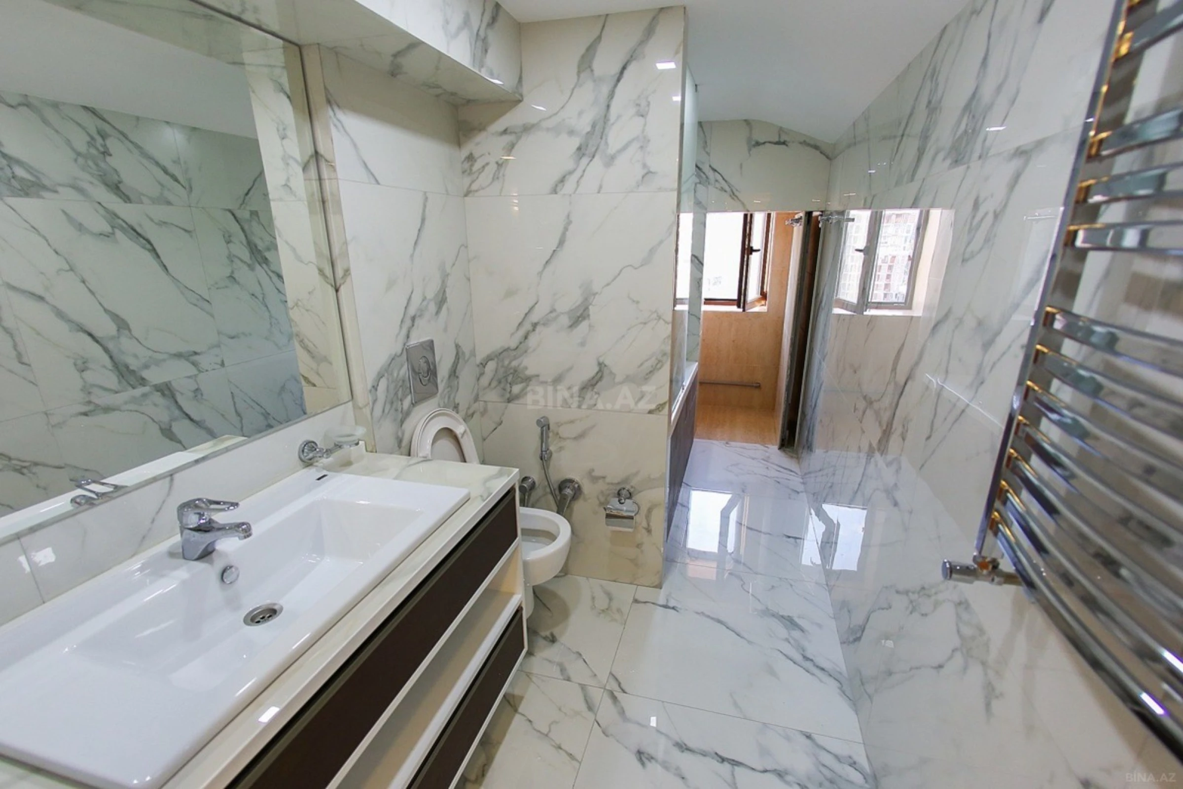 Satılır 6 otaqlı mənzil 280.5 m²