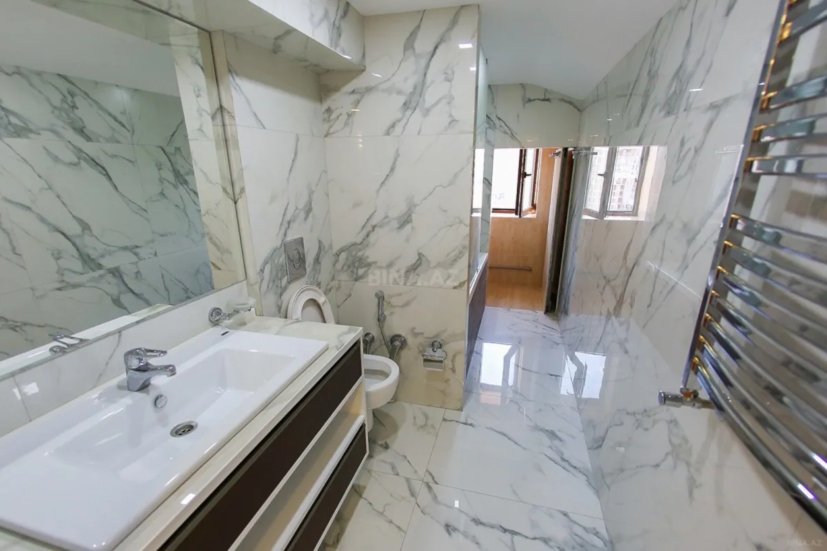 Satılır 6 otaqlı mənzil 280.5 m²