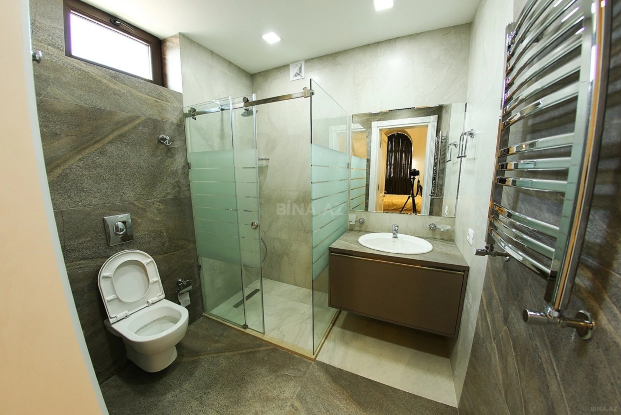 Satılır 6 otaqlı mənzil 280.5 m²