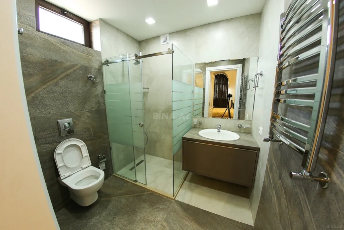 Satılır 6 otaqlı mənzil 280.5 m²