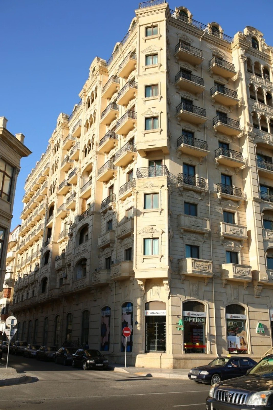 Satılır 6 otaqlı mənzil 280.5 m²