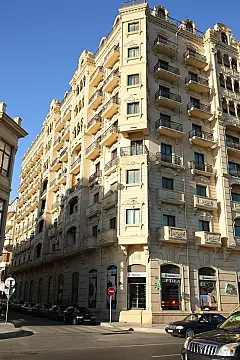 Satılır 6 otaqlı mənzil 280.5 m²