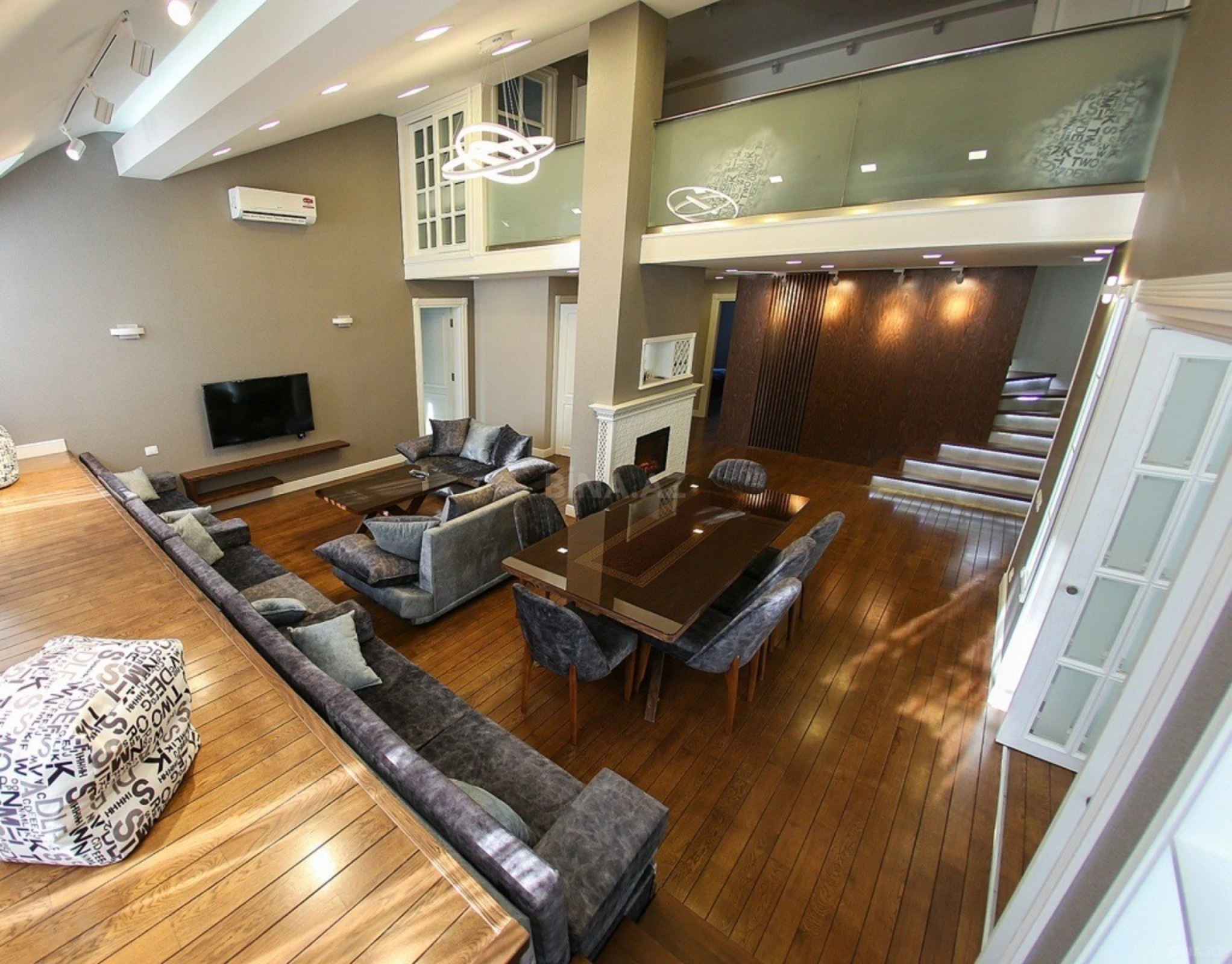 Satılır 6 otaqlı mənzil 280.5 m²