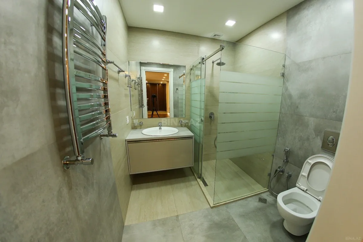 Satılır 6 otaqlı mənzil 280.5 m²