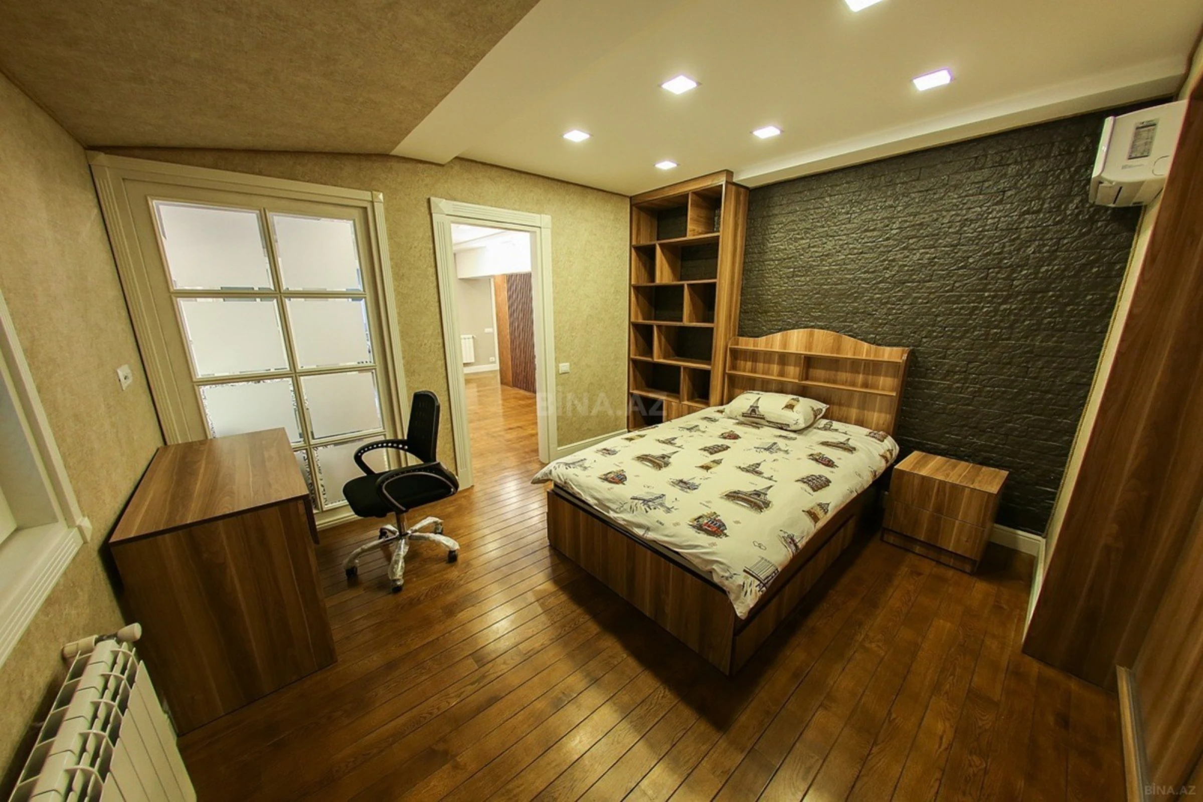 Satılır 6 otaqlı mənzil 280.5 m²