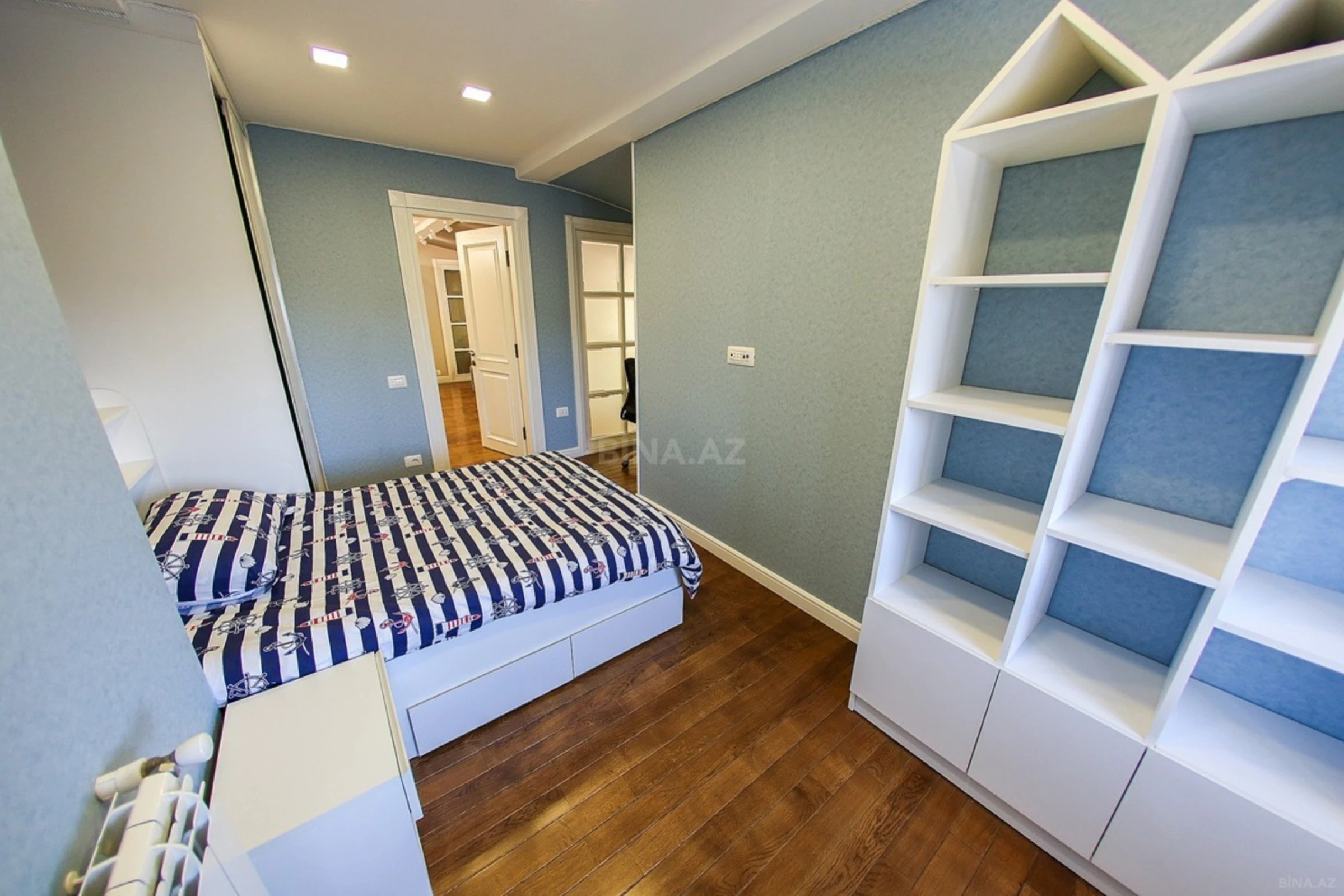 Satılır 6 otaqlı mənzil 280.5 m²