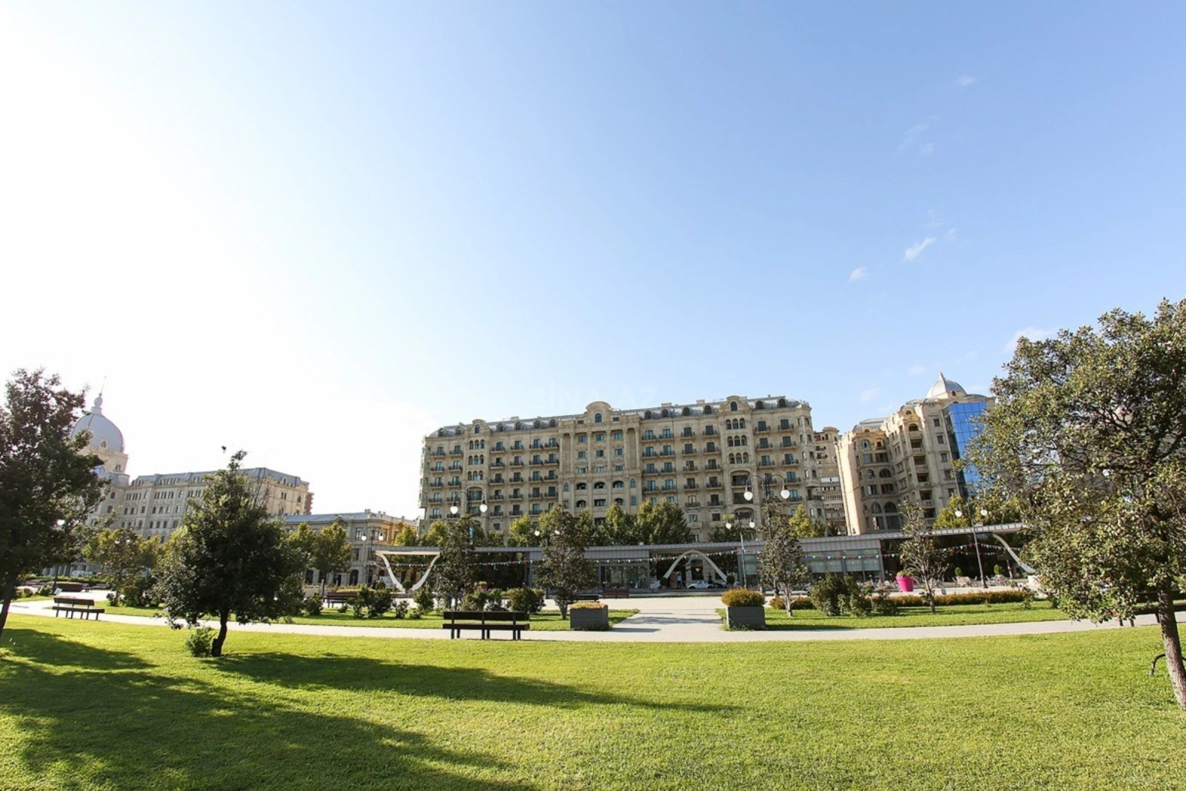 Satılır 6 otaqlı mənzil 280.5 m²