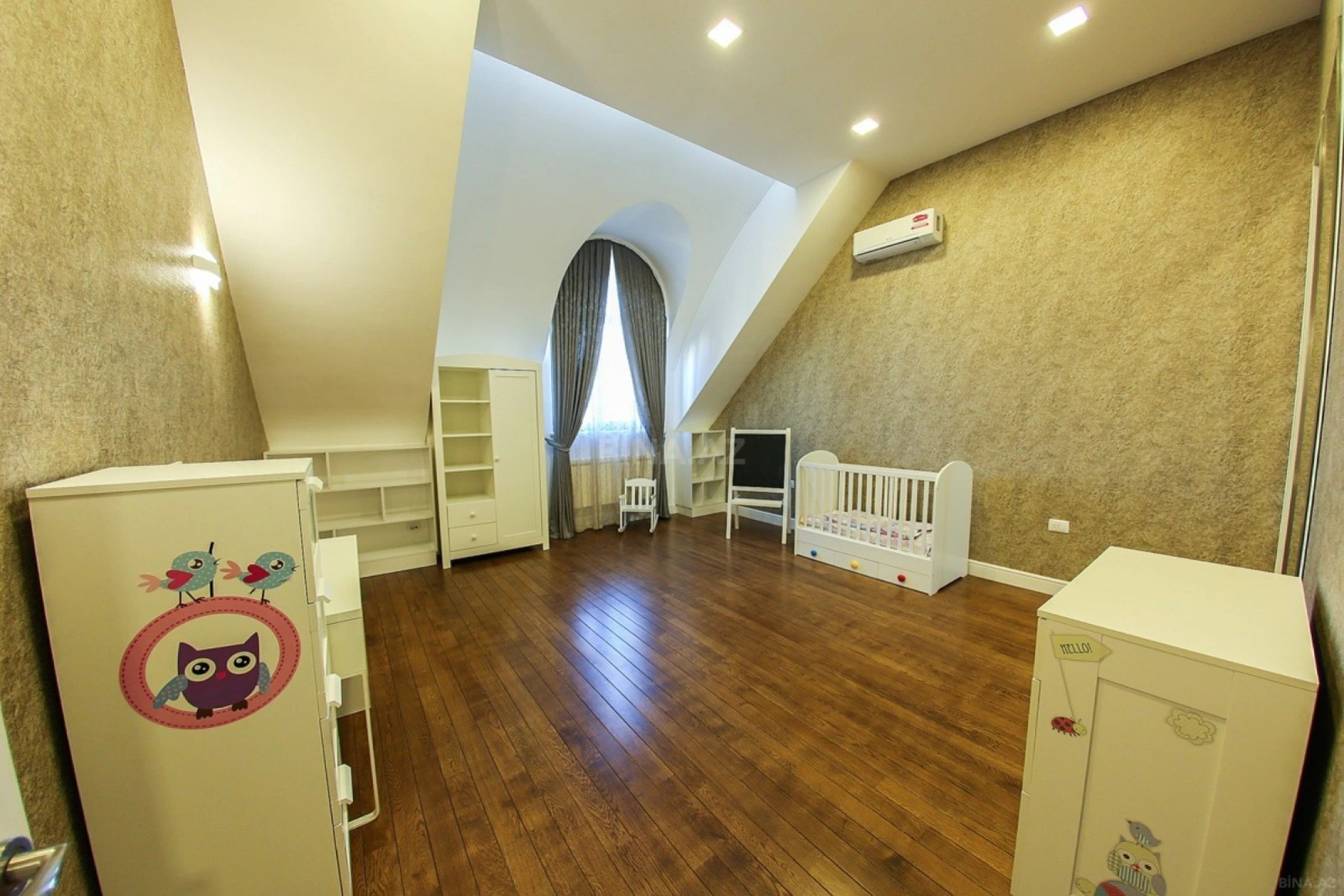 Satılır 6 otaqlı mənzil 280.5 m²