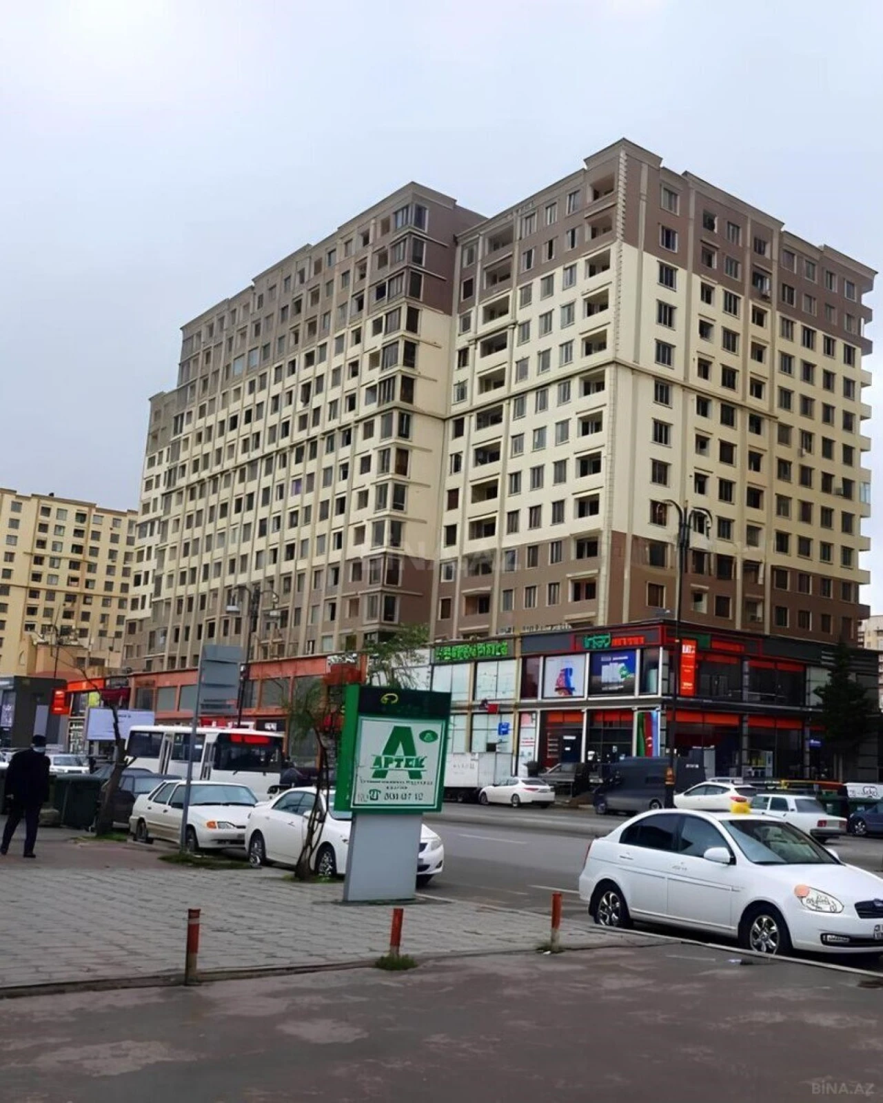 Satılır 3 otaqlı mənzil 133 m²