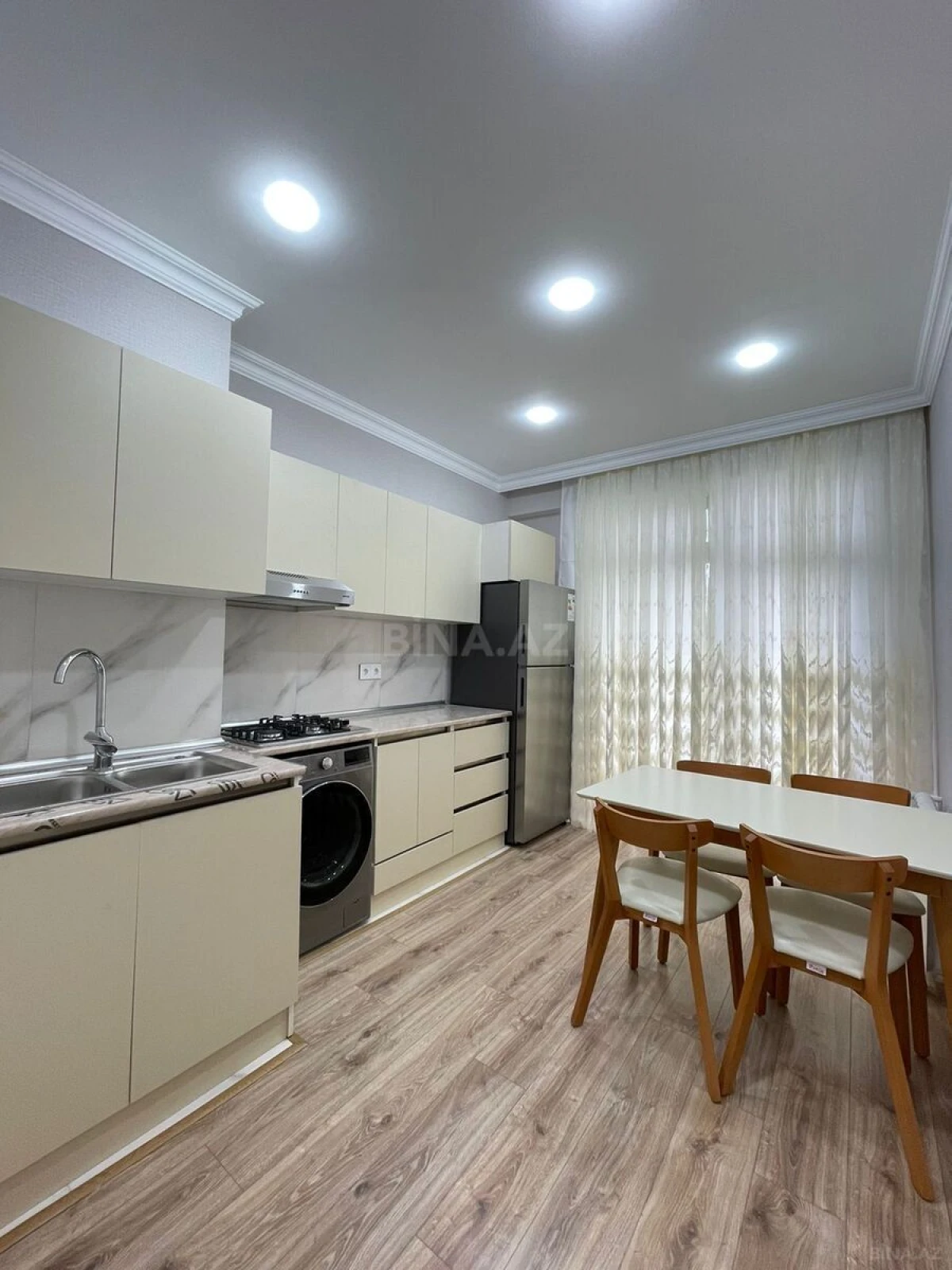 Kirayə verilir 2 otaqlı mənzil 72 m²