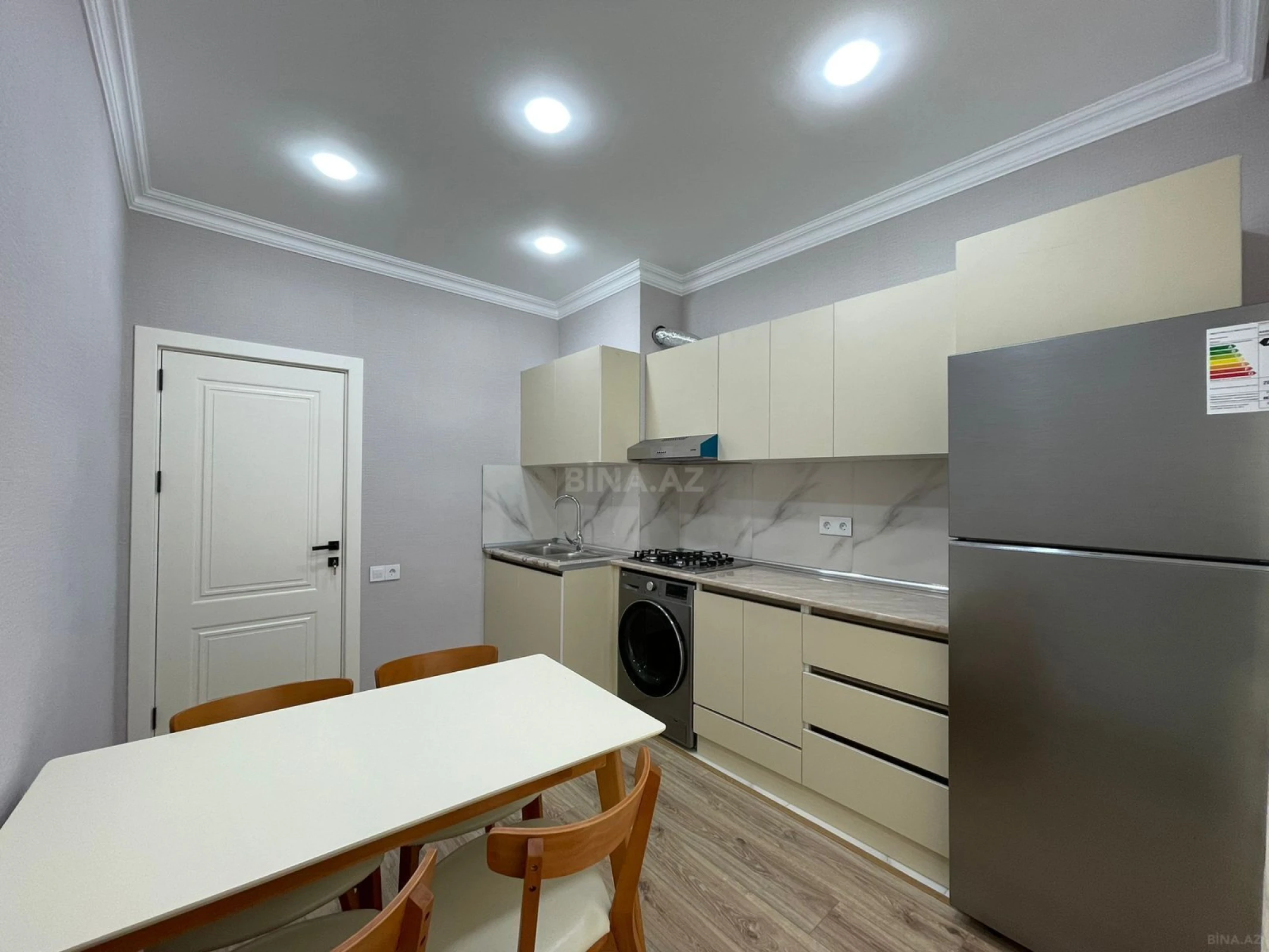 Kirayə verilir 2 otaqlı mənzil 72 m²