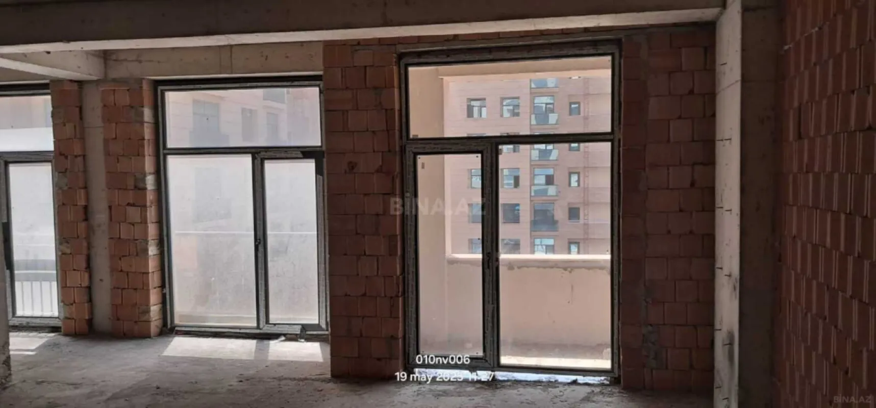 Satılır 4 otaqlı mənzil 194.9 m²