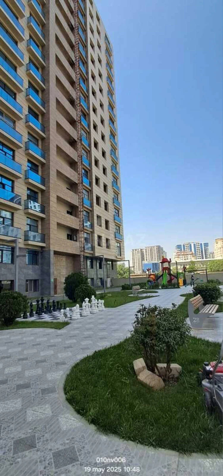 Satılır 4 otaqlı mənzil 194.9 m²