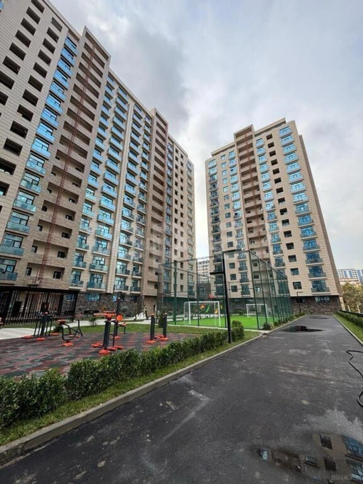 Satılır 4 otaqlı mənzil 194.9 m²