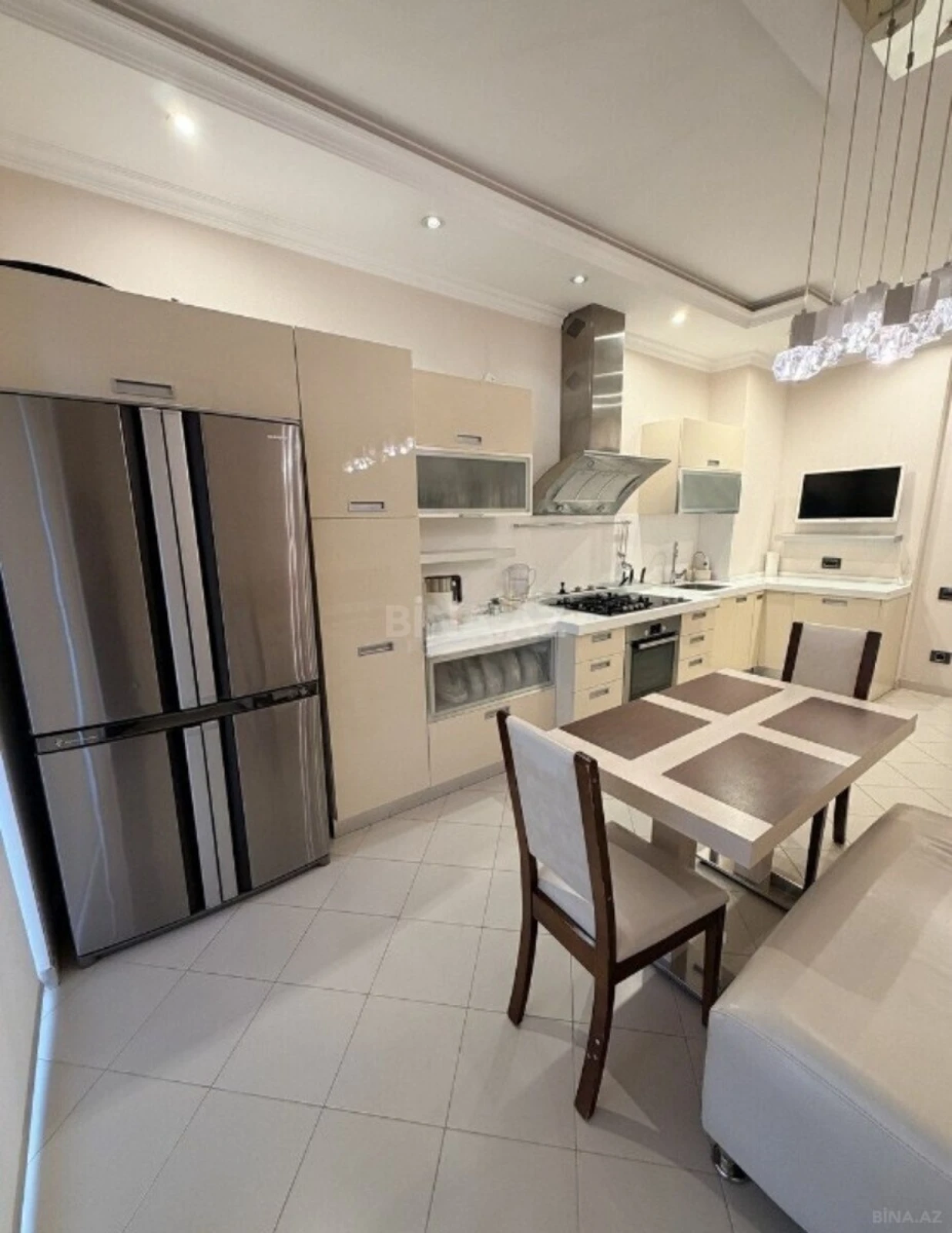 Satılır 4 otaqlı mənzil 150 m²