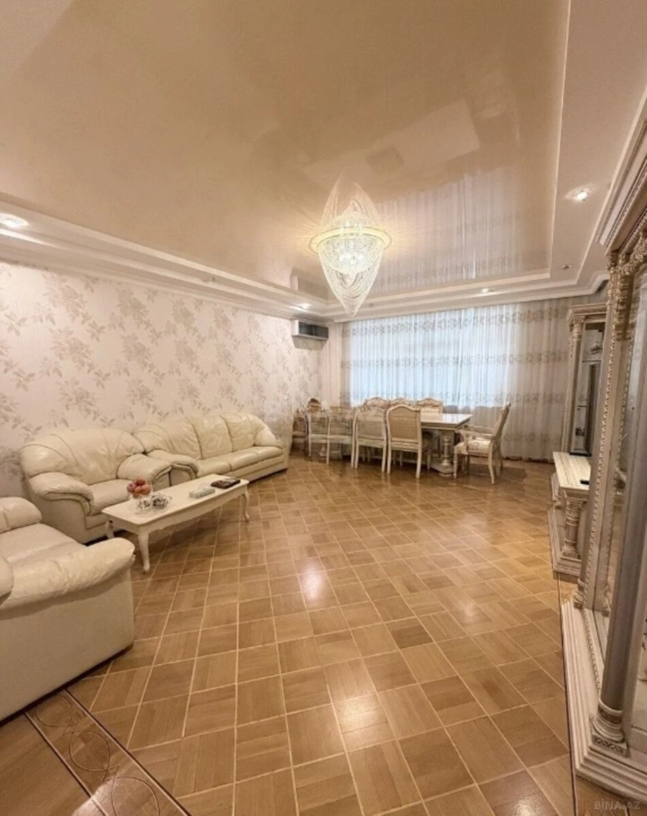 Satılır 4 otaqlı mənzil 150 m²