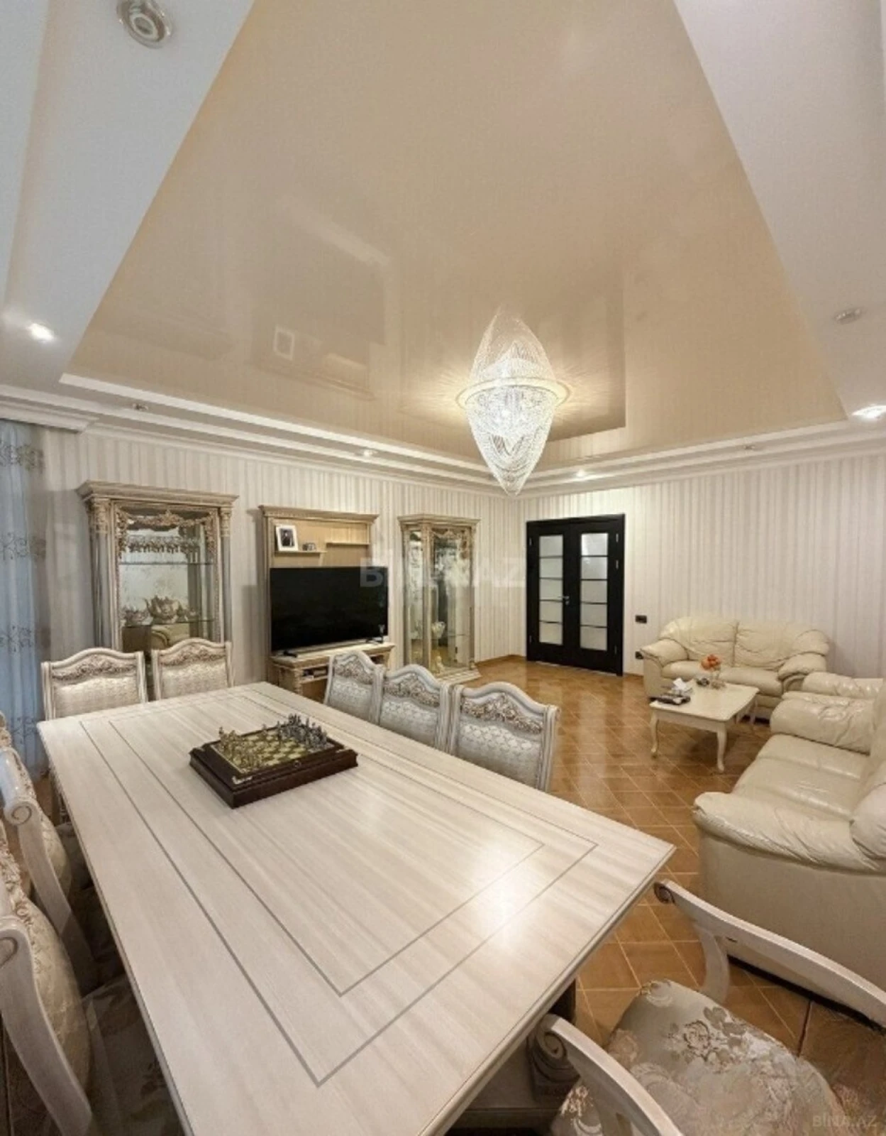 Satılır 4 otaqlı mənzil 150 m²